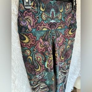 Paisley Capri Leggings